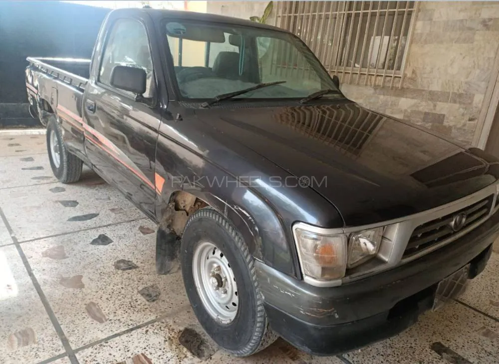 Toyota Hilux 2000 for Sale in Karachi Image-1