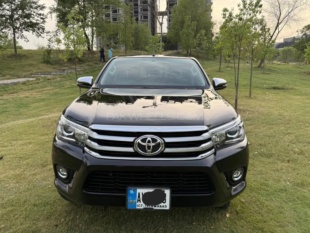 Toyota Hilux 2021 for Sale in Islamabad Image-1