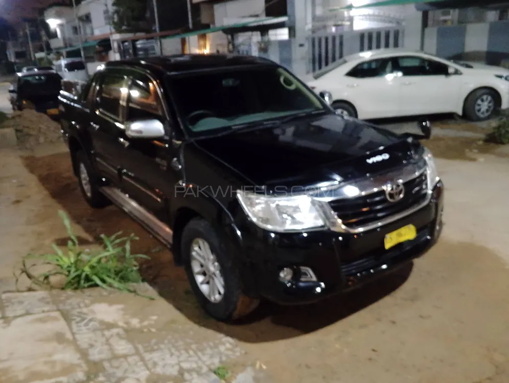Toyota Hilux 2013 for Sale in Karachi Image-1