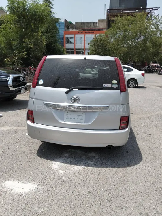 Toyota ISIS 2008 for Sale in Islamabad Image-1