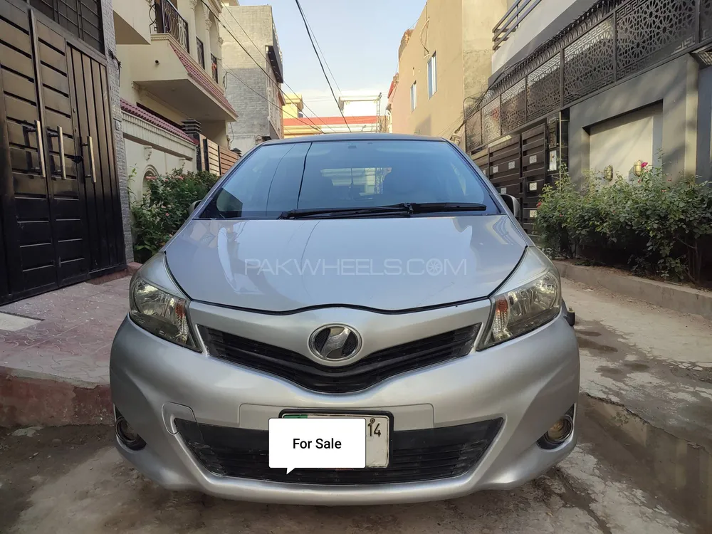 Toyota Vitz 2011 for Sale in Lahore Image-1