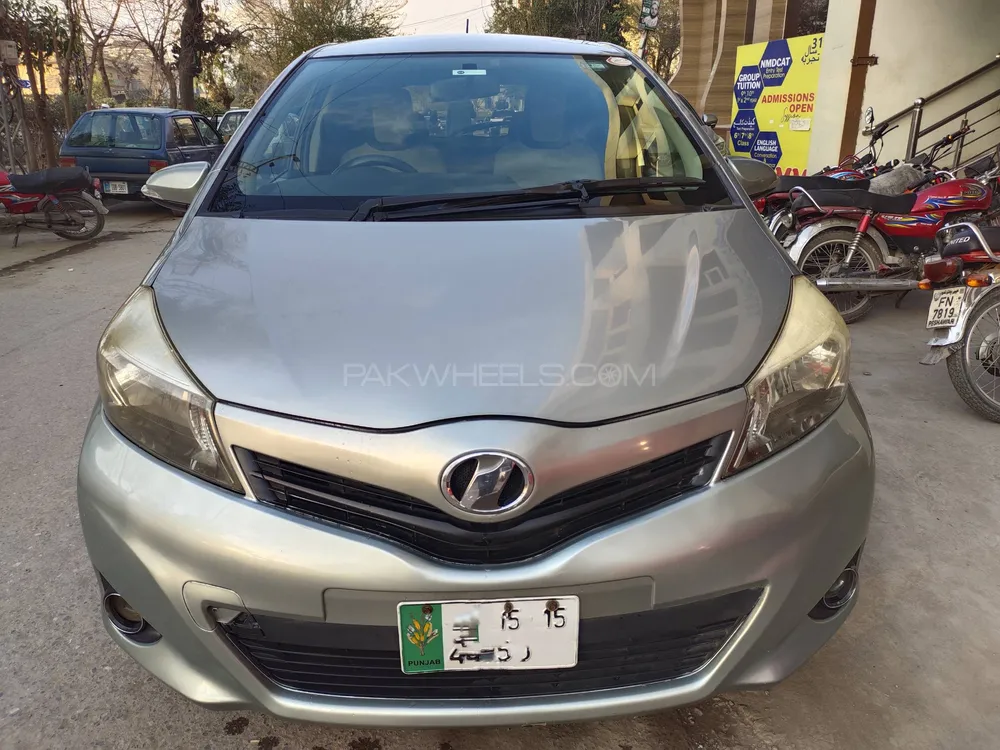 Toyota Vitz 2011 for Sale in Peshawar Image-1