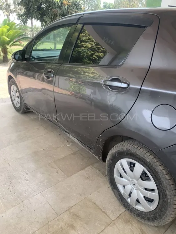 Toyota Vitz 2012 for Sale in Gujrat Image-1