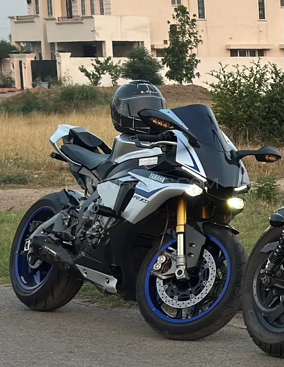 Yamaha YZF-R1 2015 for Sale Image-1