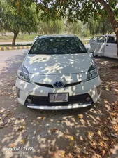 Toyota Prius L 1.8 2014 for Sale