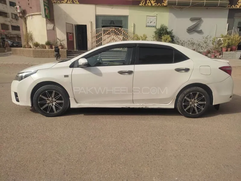Toyota Corolla 2015 for Sale in Karachi Image-1