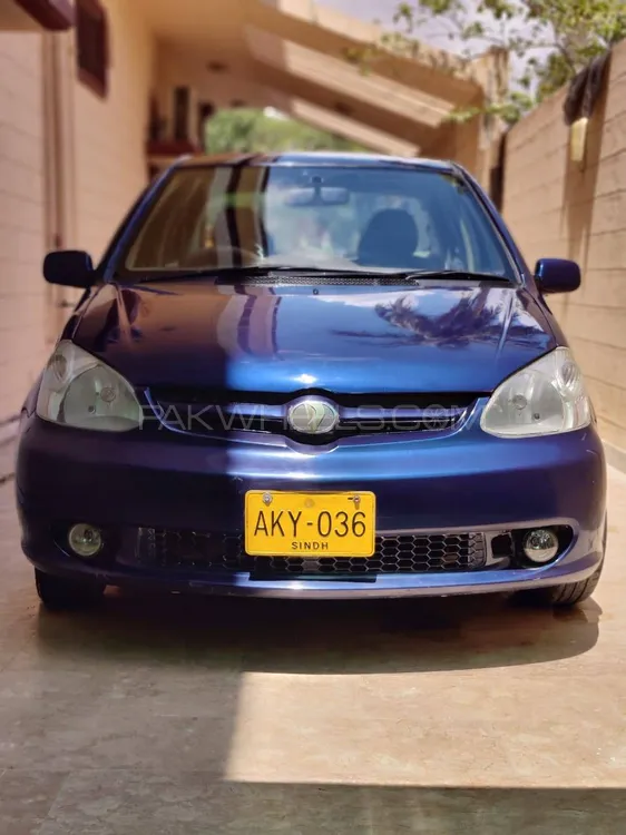 Toyota Platz 2004 for Sale in Karachi Image-1