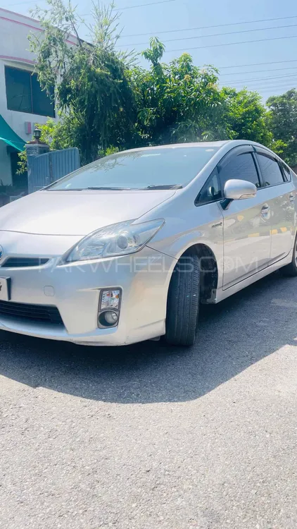 Toyota Prius 2011 for Sale in Islamabad Image-1