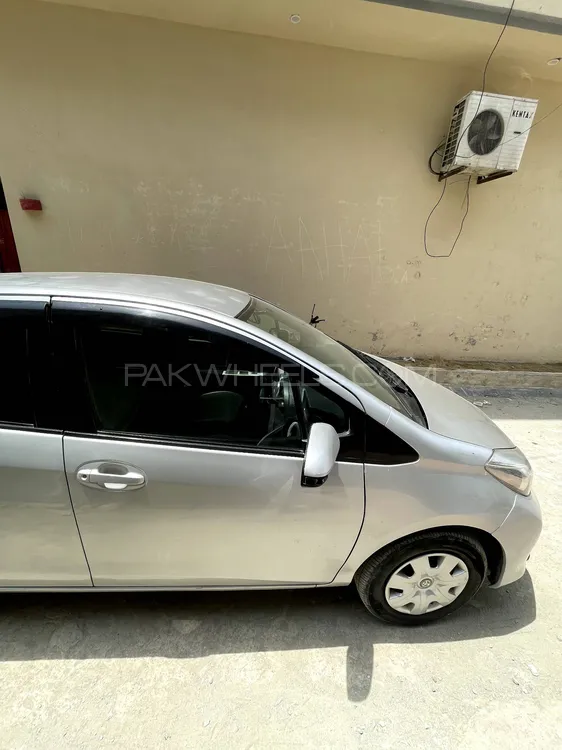Toyota Vitz 2011 for Sale in Peshawar Image-1