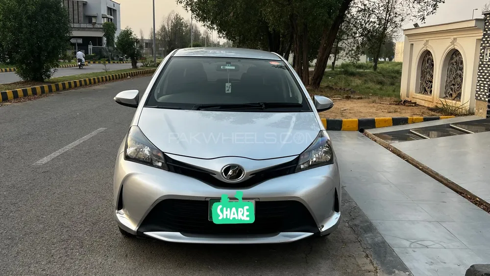 Toyota Vitz 2014 for Sale in Sialkot Image-1