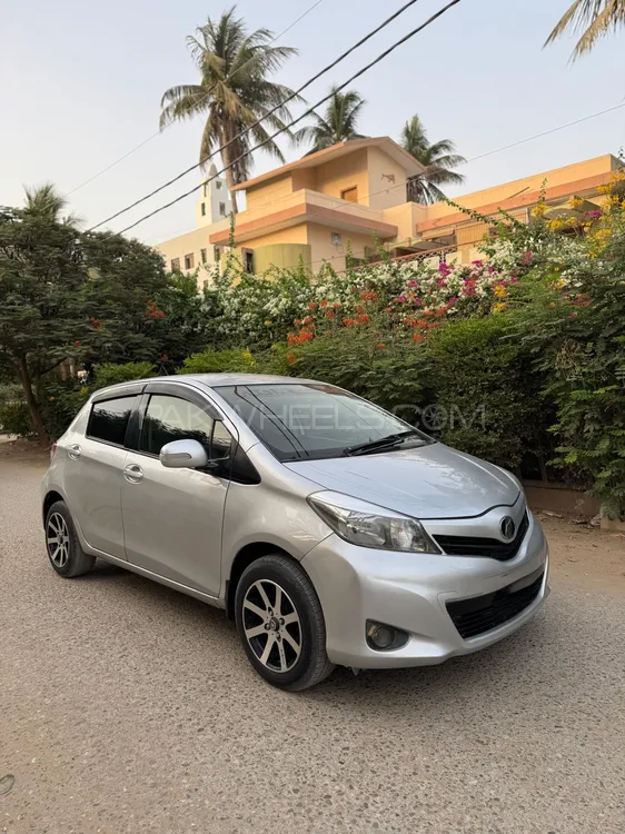 Toyota Vitz 2012 for Sale in Karachi Image-1