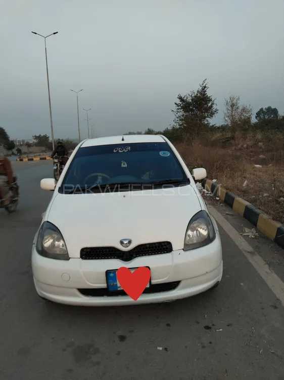 Toyota Vitz 2001 for Sale in Islamabad Image-1
