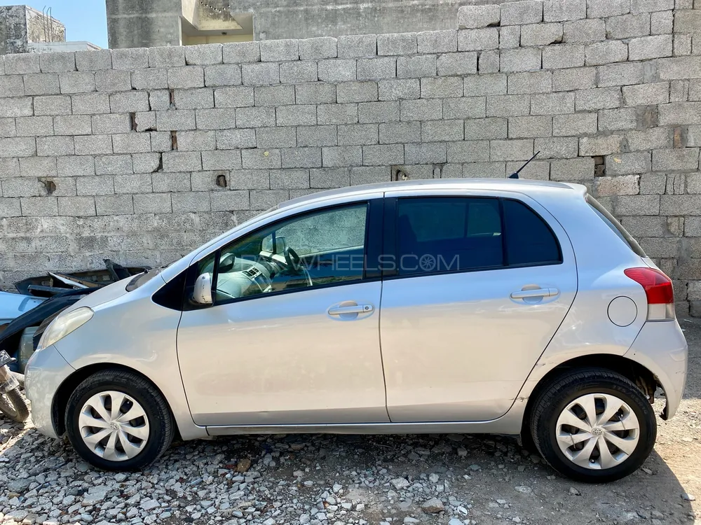 Toyota Vitz 2010 for Sale in Islamabad Image-1