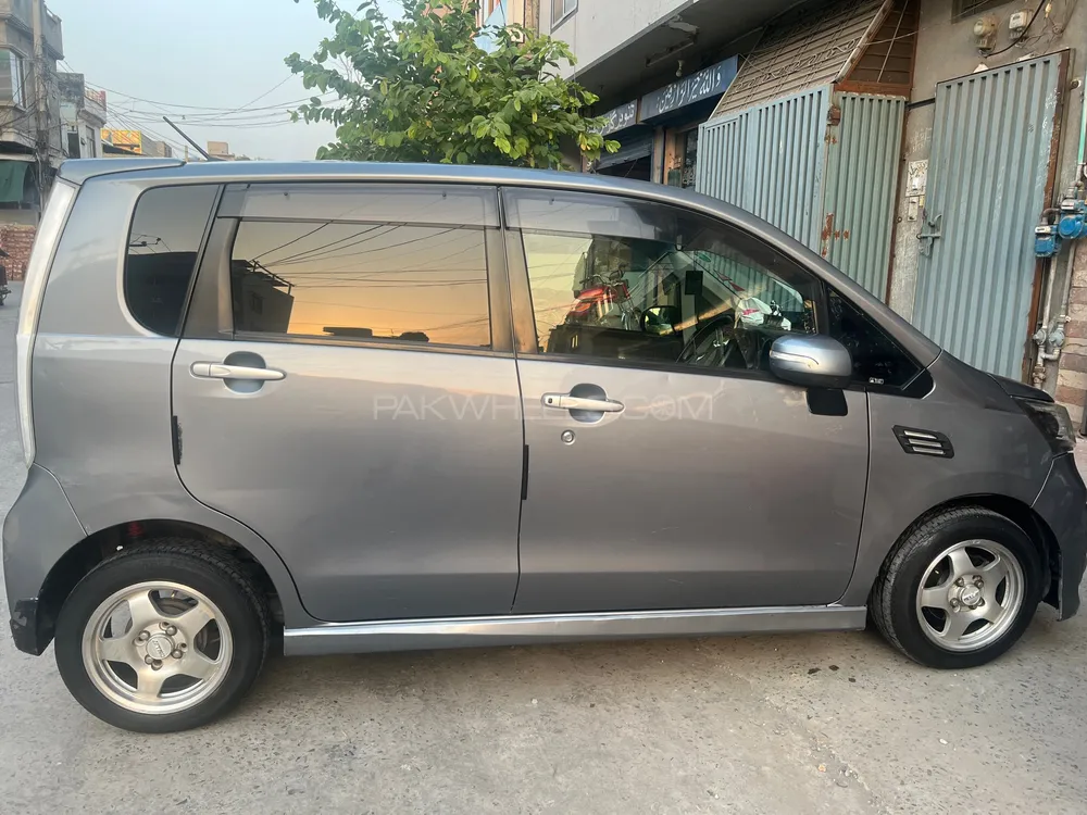 Daihatsu Move 2017 for Sale in Lahore Image-1