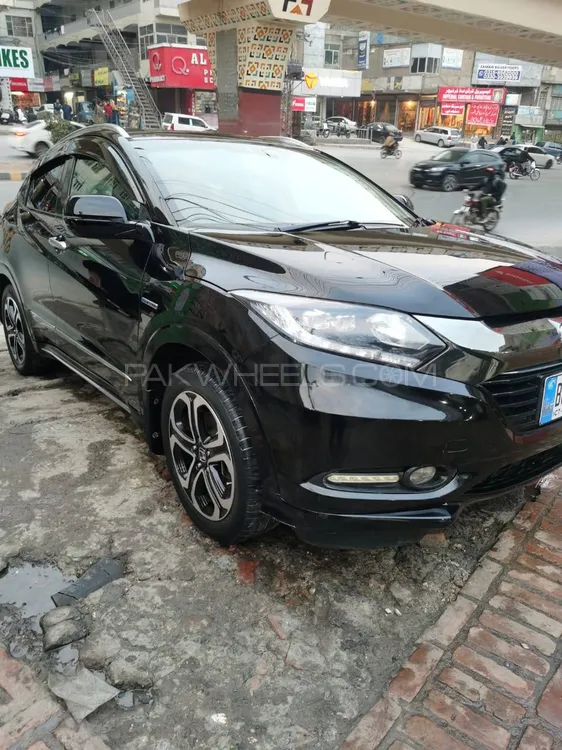 Honda Vezel 2017 for Sale in Peshawar Image-1