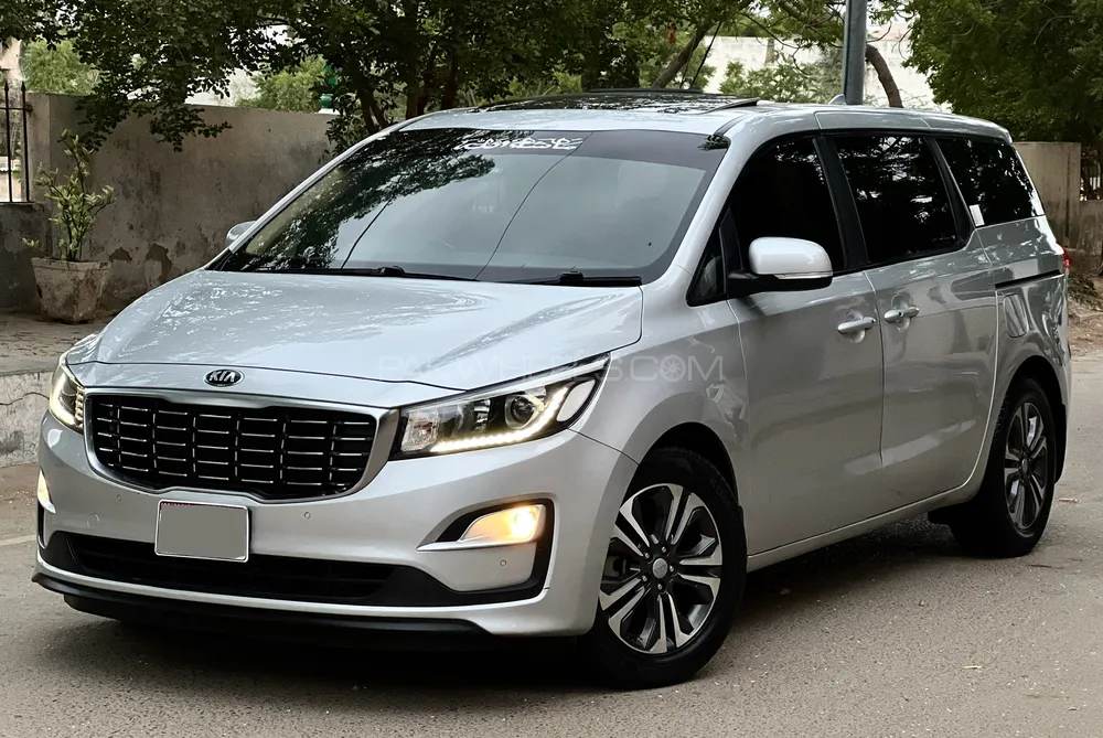 KIA Carnival 2018 for Sale in Karachi Image-1