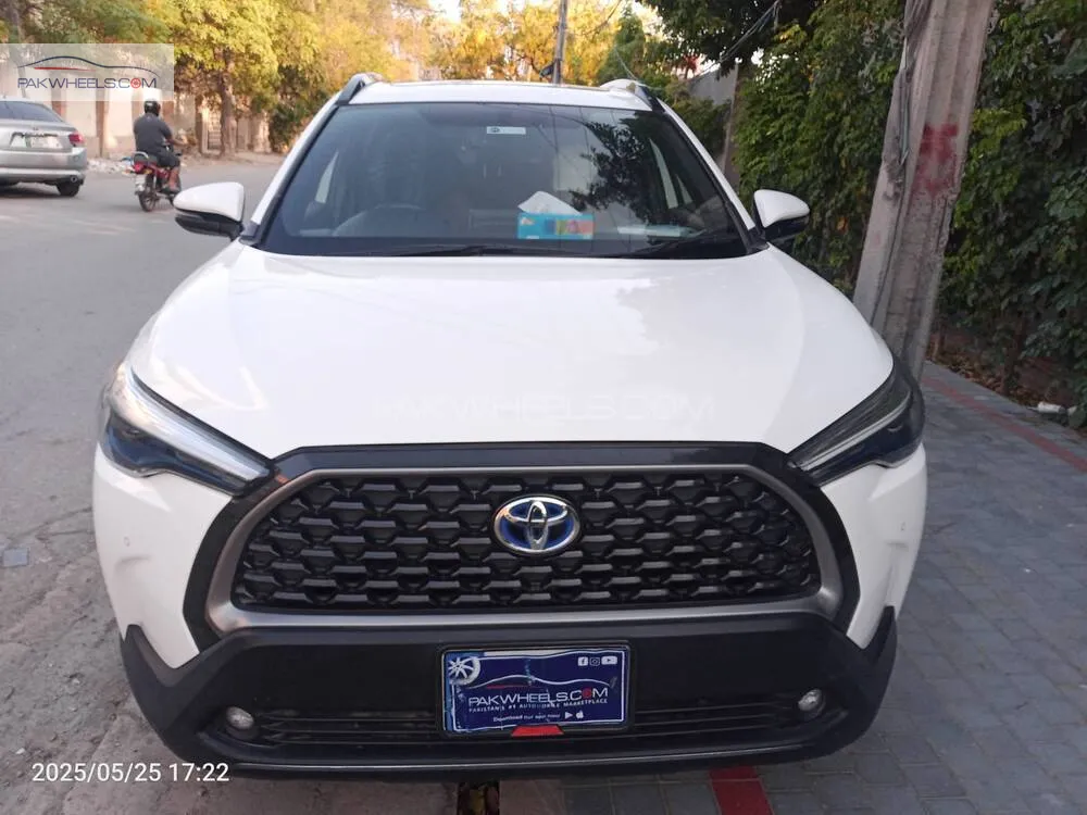 Toyota Corolla Cross 2023 for Sale in Lahore Image-1