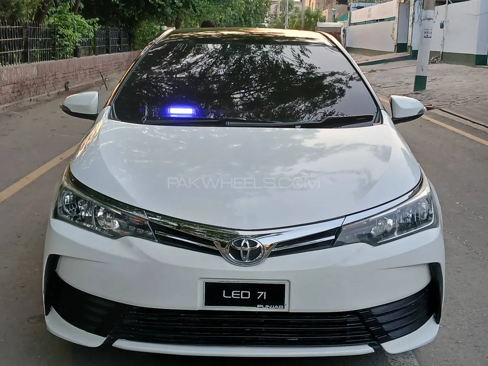 Toyota Corolla 2017 for Sale in Faisalabad Image-1