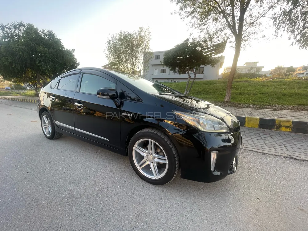 Toyota Prius 2013 for Sale in Islamabad Image-1