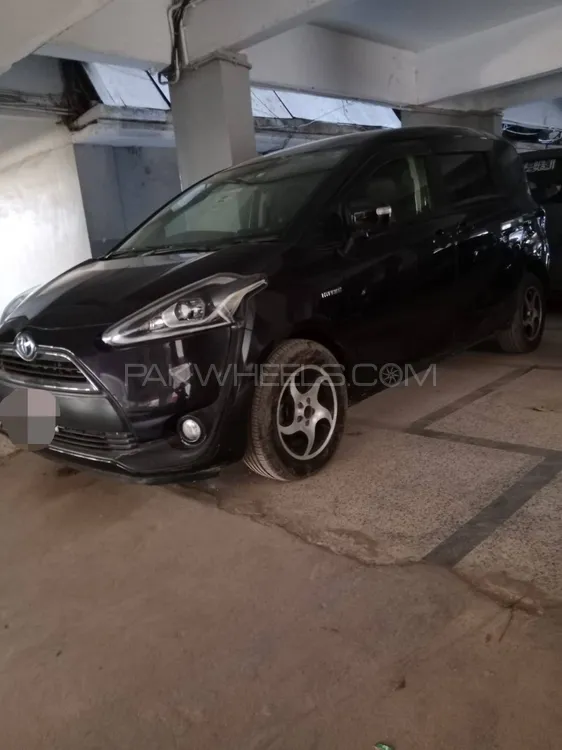 Toyota Sienta 2017 for Sale in Karachi Image-1