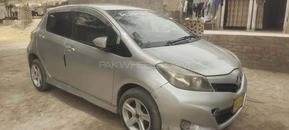 Toyota Vitz 2011 for Sale in Larkana Image-1