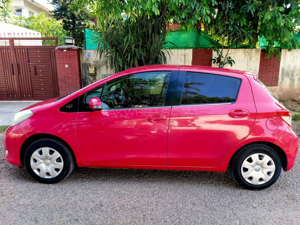 Toyota Vitz 2012 for Sale in Islamabad Image-1