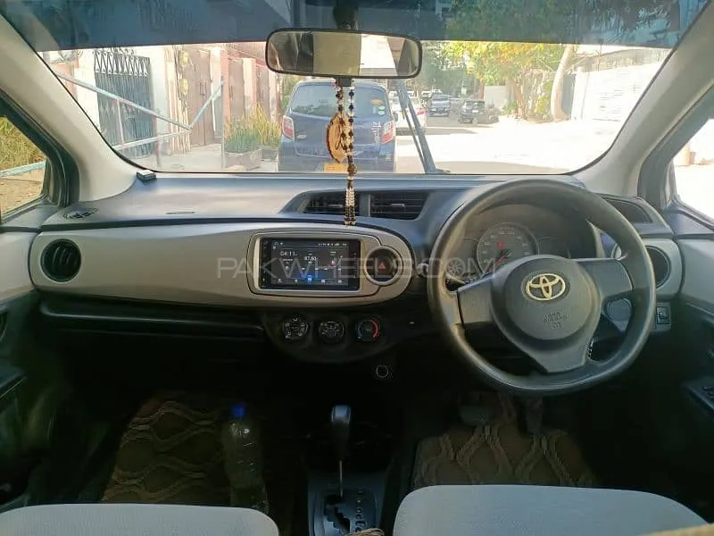 Toyota Vitz 2012 for Sale in Karachi Image-1