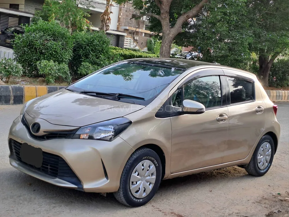 Toyota Vitz 2015 for Sale in Karachi Image-1