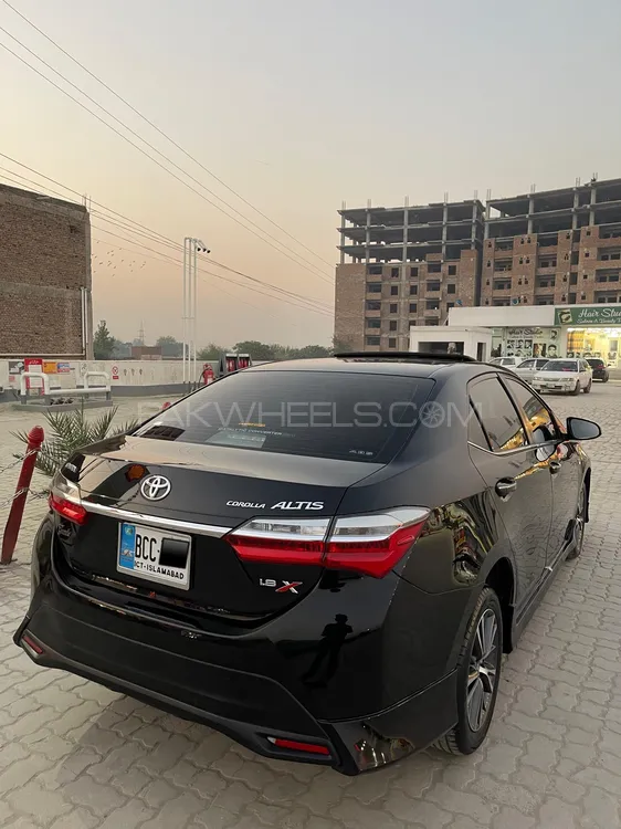 Toyota Corolla 2020 for Sale in Peshawar Image-1