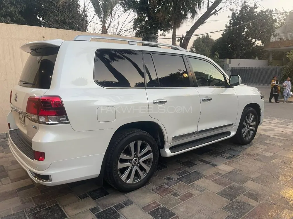 Toyota Land Cruiser 2017 for Sale in Lahore Image-1
