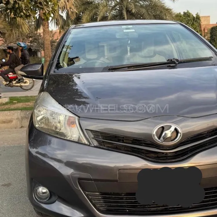 Toyota Vitz 2013 for Sale in Sialkot Image-1