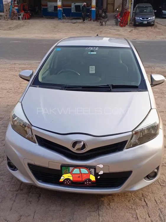 Toyota Vitz 2014 for Sale in Sahiwal Image-1