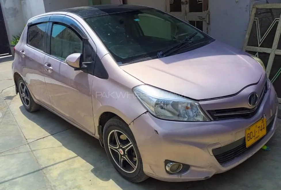 Toyota Vitz 2015 for Sale in Jhang Image-1