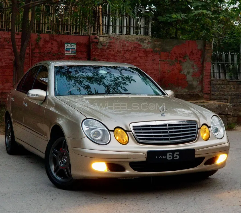 Mercedes Benz E Class 2004 for Sale in Islamabad Image-1