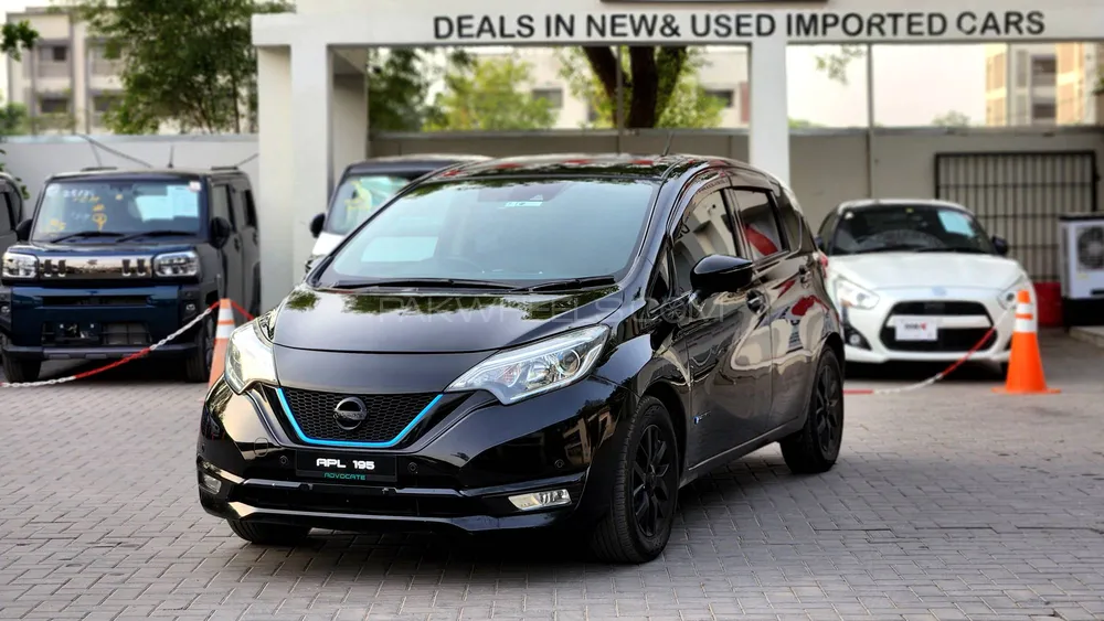 Nissan Note 2018 for Sale in Lahore Image-1