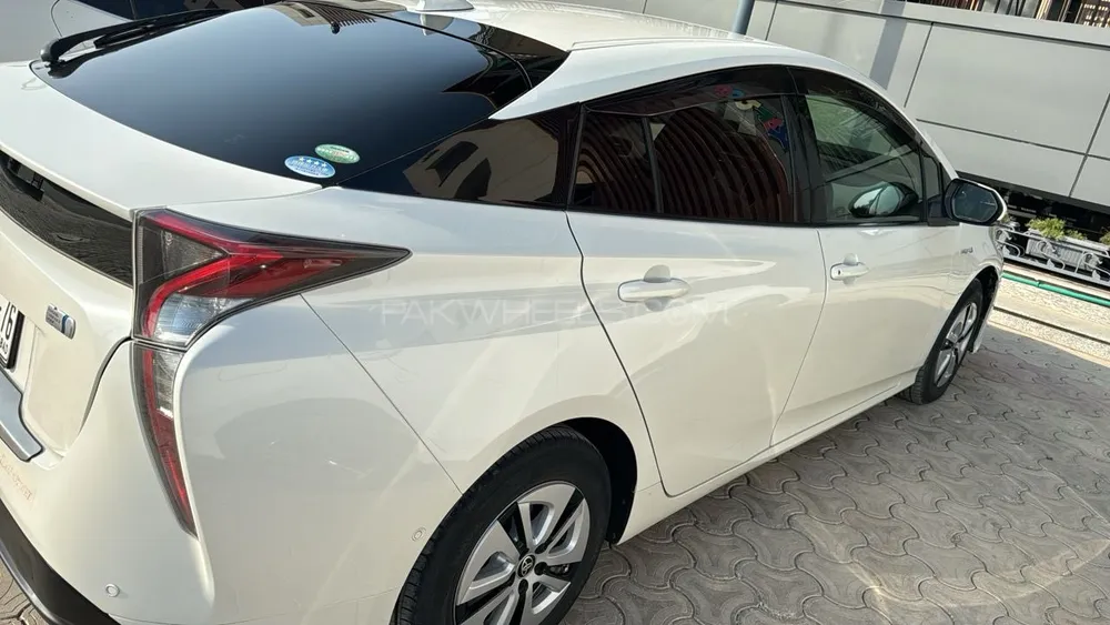 Toyota Prius 2017 for Sale in Peshawar Image-1