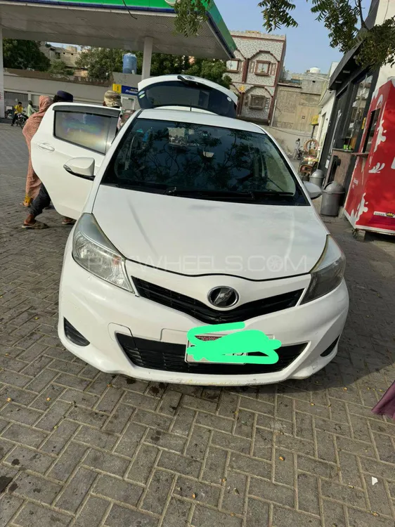 Toyota Vitz 2012 for Sale in Karachi Image-1