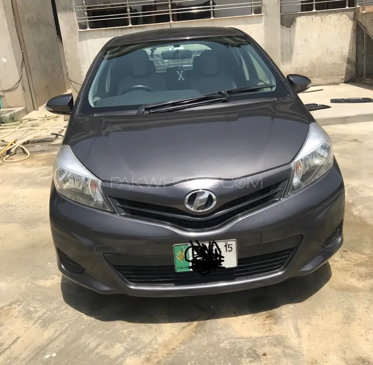 Toyota Vitz 2013 for Sale in Topi Image-1