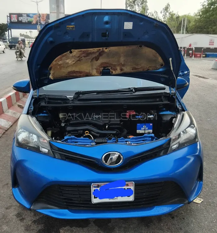 Toyota Vitz 2015 for Sale in Karachi Image-1