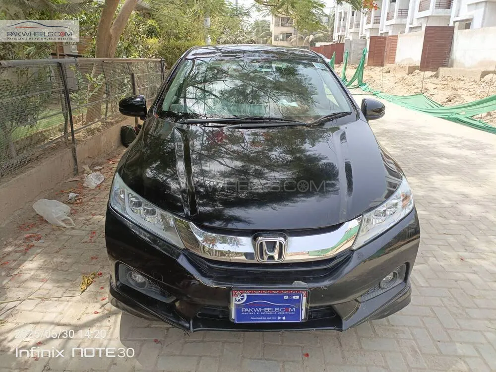 Honda Grace Hybrid 2015 for Sale in Karachi Image-1