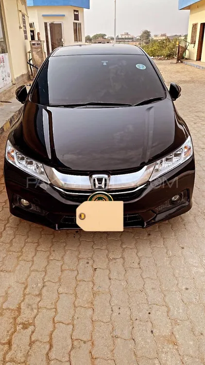 Honda Grace Hybrid 2015 for Sale in Karachi Image-1
