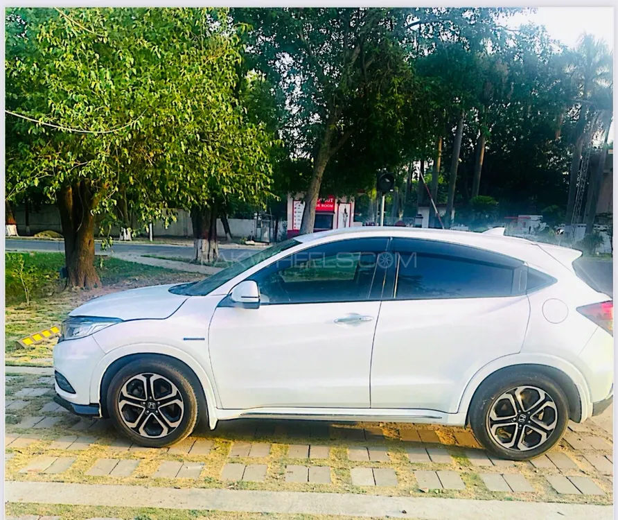 Honda Vezel 2018 for Sale in Sialkot Image-1