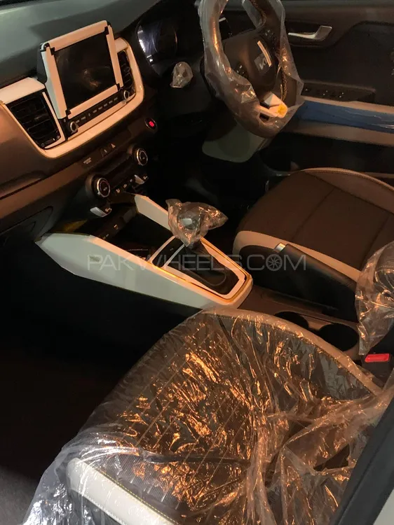 KIA Stonic 2025 for Sale in Lahore KIA Stonic 2025 for Sale in Lahore Image-2