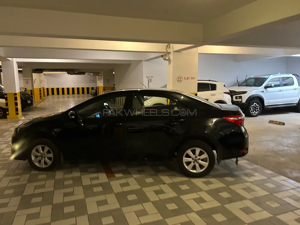Toyota Corolla 2015 for Sale in Karachi Image-1
