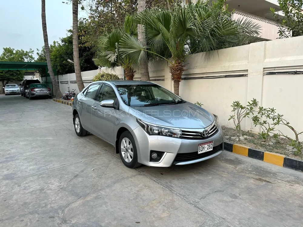 Toyota Corolla 2015 for Sale in Karachi Image-1