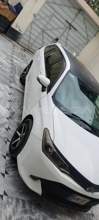 Toyota Corolla Fielder 2015 for Sale in Peshawar Image-1