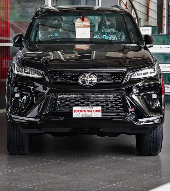 Toyota Fortuner 2025 for Sale in Karachi Image-1