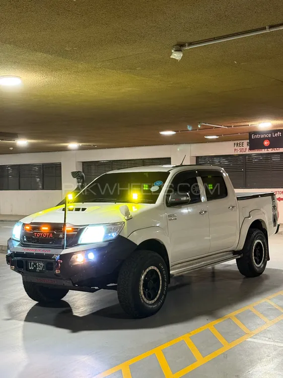 Toyota Hilux 2006 for Sale in Karachi Image-1