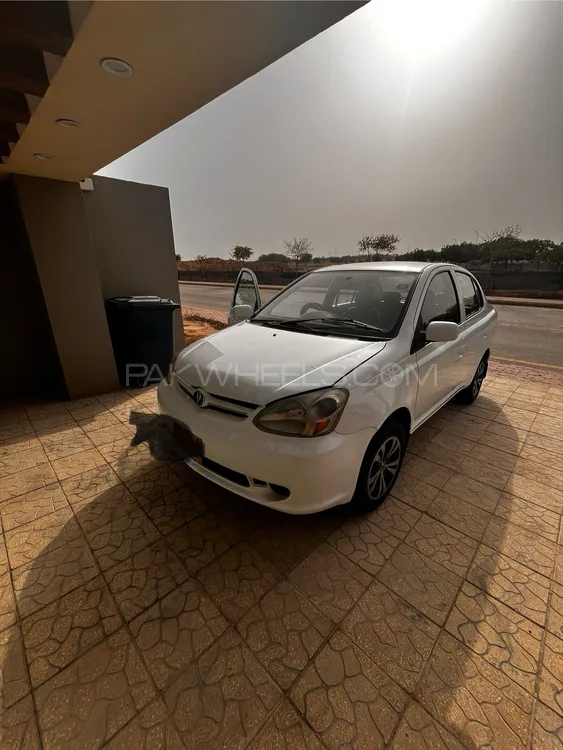 Toyota Platz 2003 for Sale in Karachi Image-1