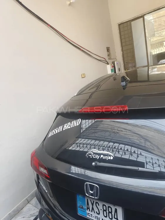 Honda Vezel 2022 for Sale in Multan Image-1